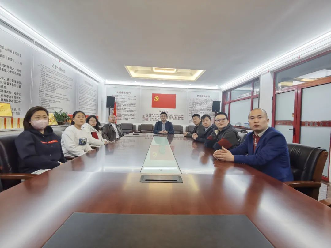 天亿金集团党员及员工观看十四届全国人大二次会议开幕会