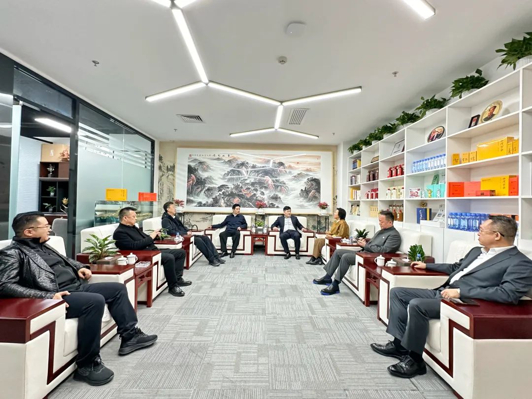 山东省政府驻北京办事处主任苑衍刚一行莅临北京山东企业商会调研座谈