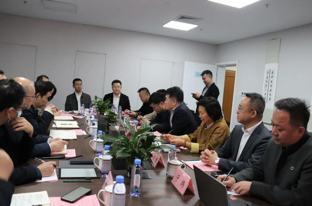山东省政府驻北京办事处主任苑衍刚一行莅临北京山东企业商会调研座谈