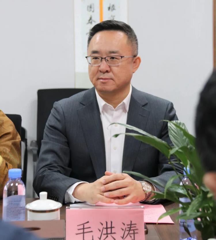 山东省政府驻北京办事处主任苑衍刚一行莅临北京山东企业商会调研座谈