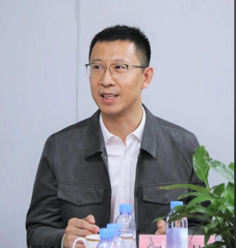 山东省政府驻北京办事处主任苑衍刚一行莅临北京山东企业商会调研座谈